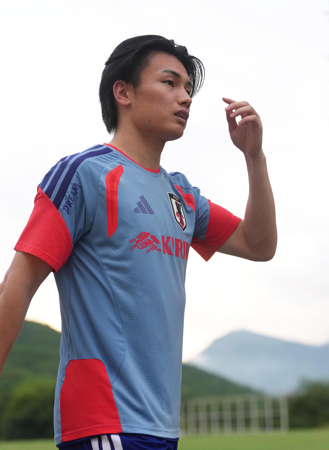 サッカー日本代表W杯北中米大会事前合宿　練習を終え引き揚げる上田綺世（撮影・足立雅史）