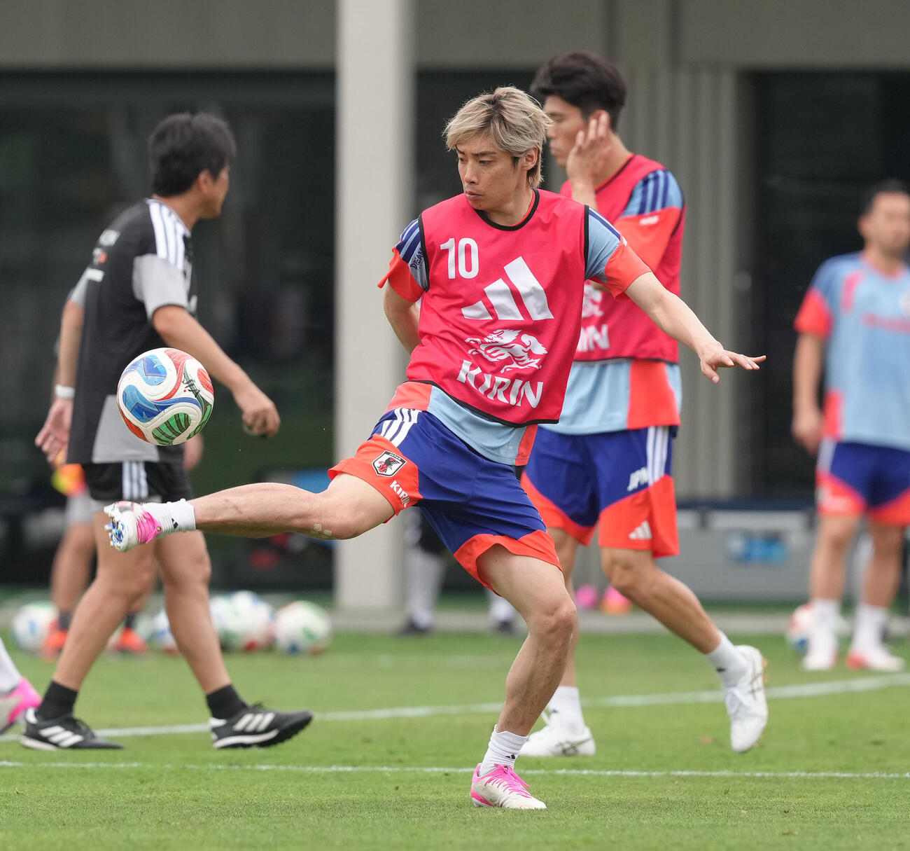 サッカー日本代表W杯北中米大会事前合宿　練習に臨む伊東純也　（撮影・足立雅史）＝2026年6月6日（現地時間）