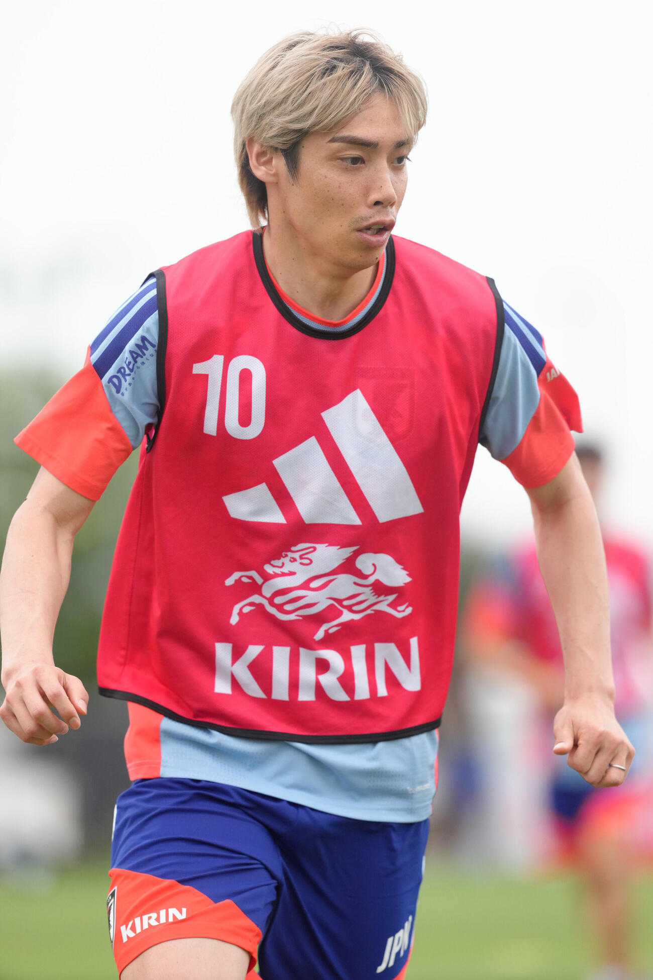 サッカー日本代表W杯北中米大会事前合宿　練習に臨む伊東純也（撮影・足立雅史）