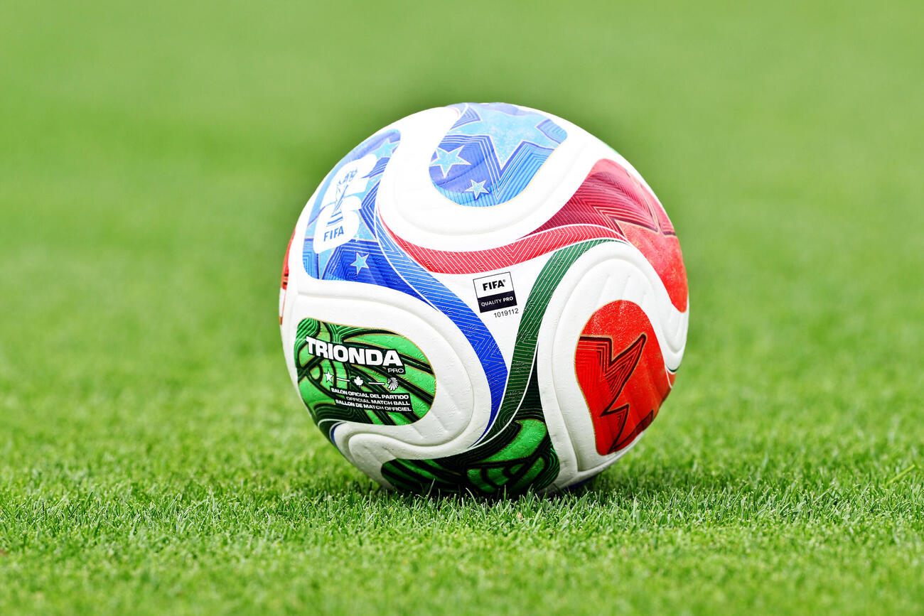 サッカー日本代表練習　サッカーワールドカップ（W杯）北中米大会関連　FIFAワールドカップで使用される公式試合球
