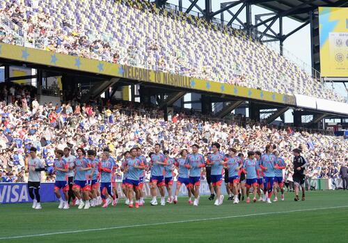 ベースキャンプで練習に臨む日本代表