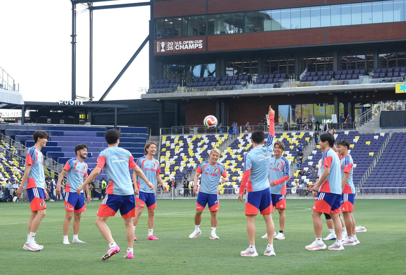 サッカー日本代表W杯北中米大会ベースキャンプ　ボール回しをする日本代表（撮影・足立雅史）＝2026年6月8日（現地時間）