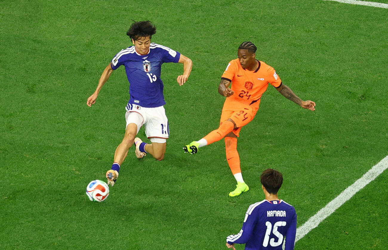 W杯北中米大会　1次リーグ　第1戦　日本対オランダ　後半、オランダのクリセンシオ・シュメルビルにゴールを決められる。右端は厳しい表情を見せる谷口彰悟（撮影・足立雅史）