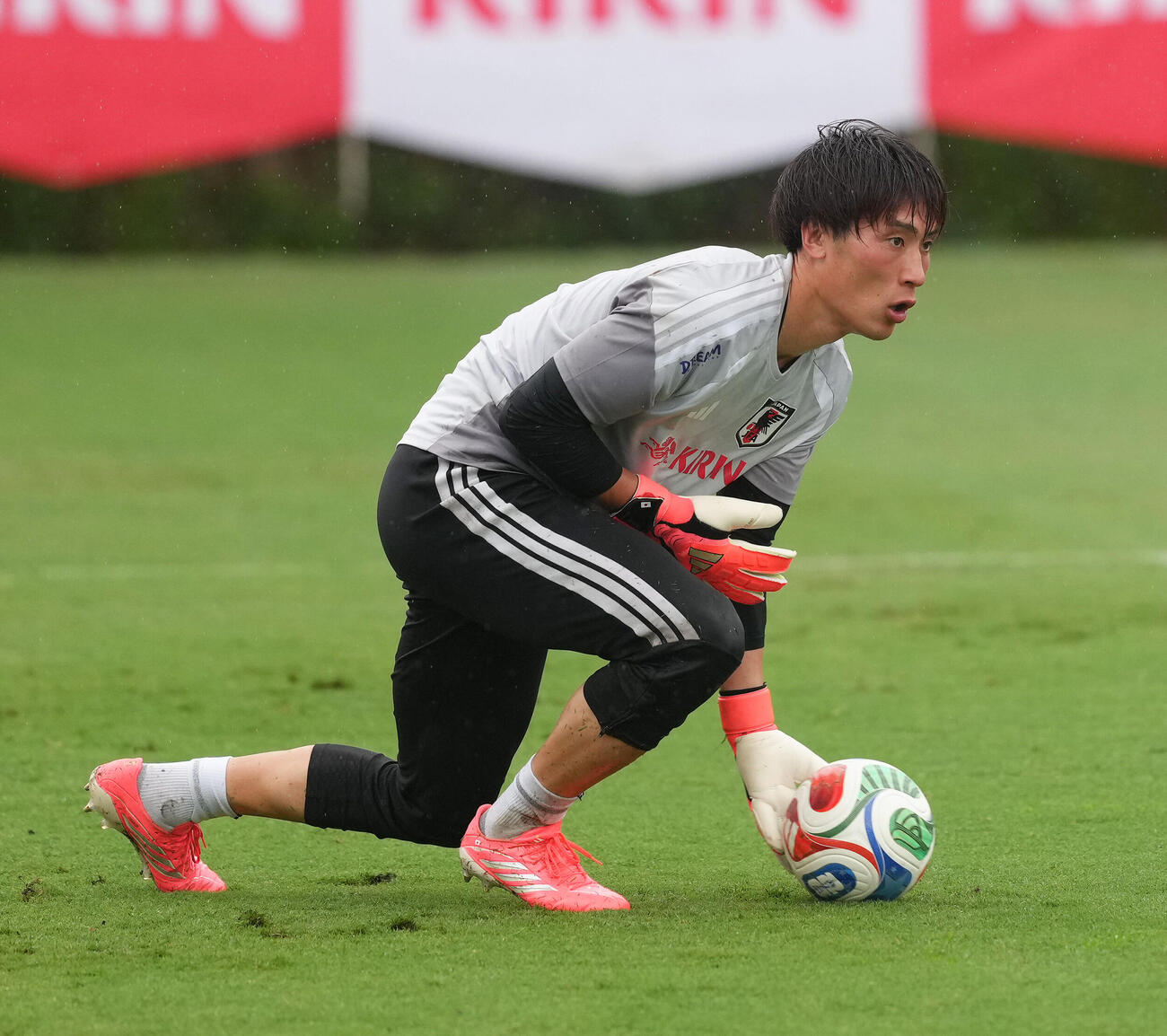 2026年6月、サッカー日本代表W杯北中米大会事前合宿　練習に臨むGK大迫敬介
