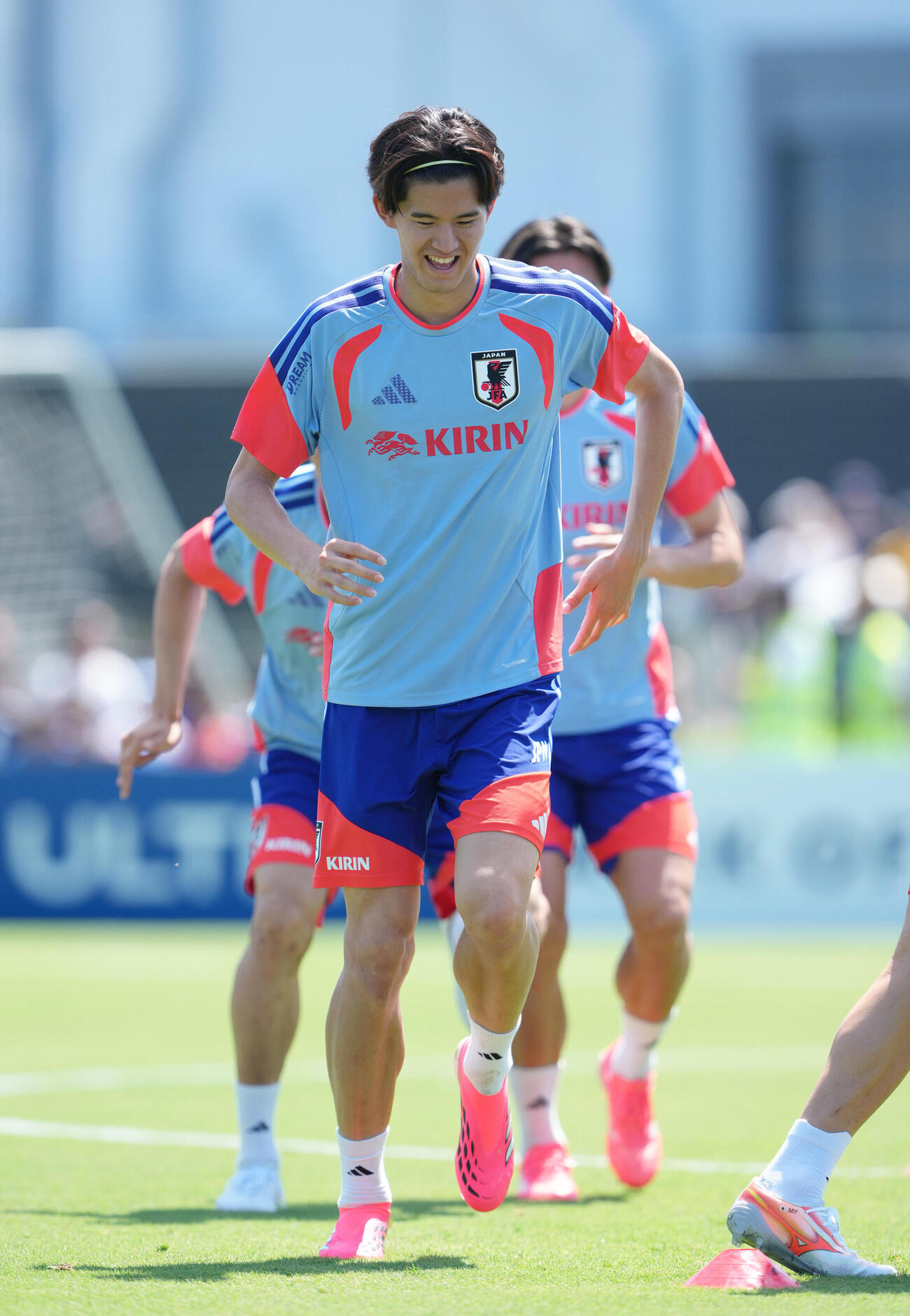 サッカー日本代表W杯北中米大会ベースキャンプ　笑顔で練習する後藤啓介（撮影・足立雅史）＝2026年6月10日（現地時間）