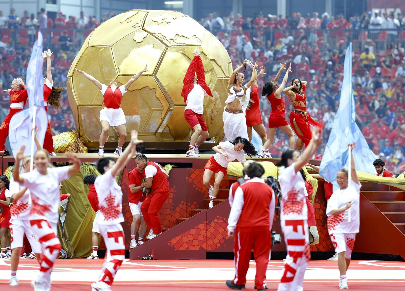 サッカーW杯北中米3カ国大会1次リーグのカナダ－ボスニア・ヘルツェゴビナ戦を前に開かれた開幕セレモニー（共同）