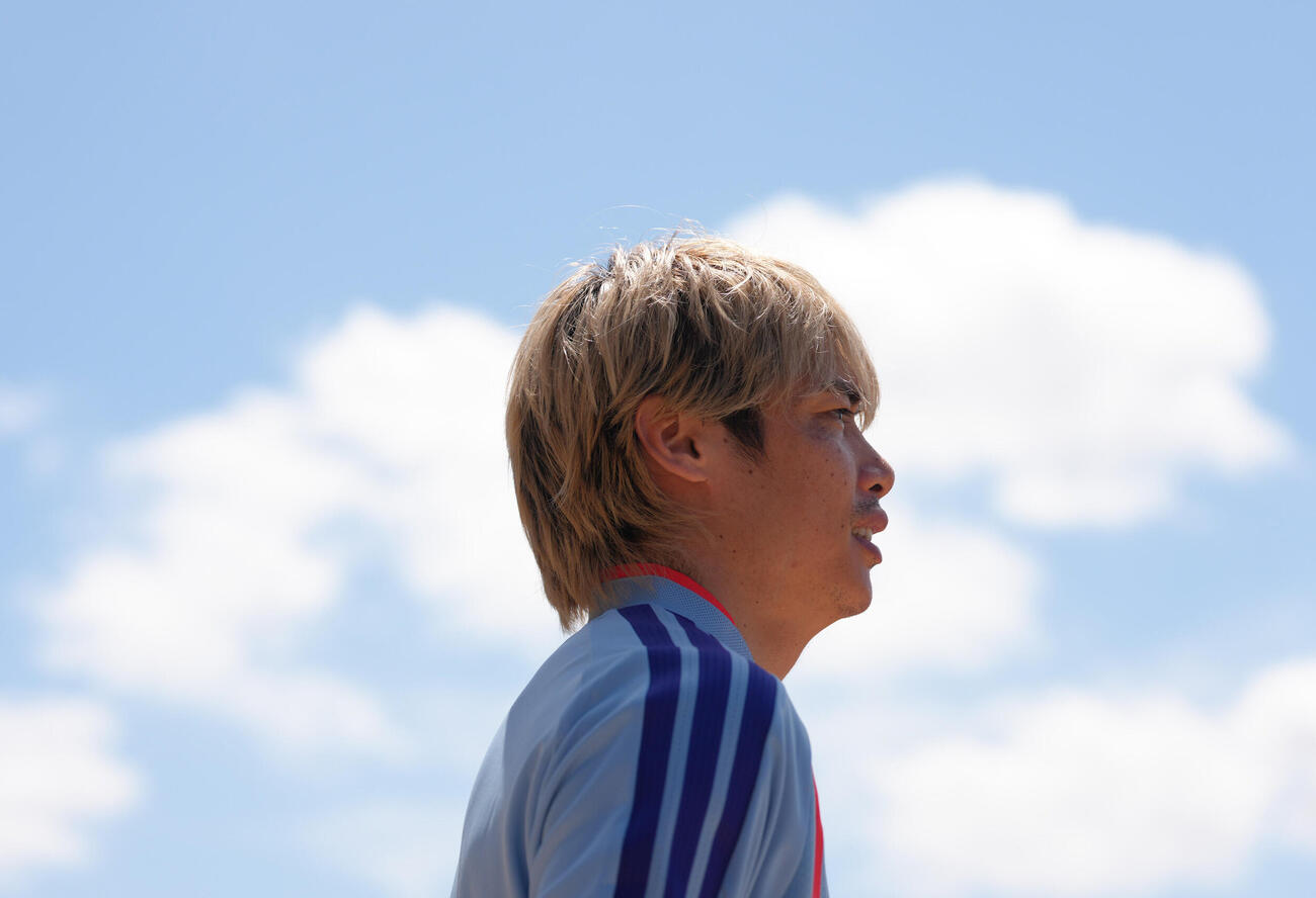 サッカー日本代表W杯北中米大会関連　練習を終え、引き揚げる伊東純也（撮影・足立雅史）