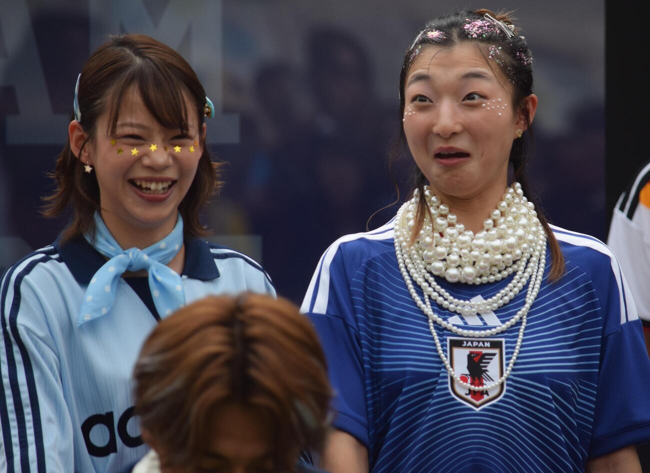 アディダスのイベントに参加した坂本花織さん（右）と高木菜那さん（撮影・山田遼太郎）