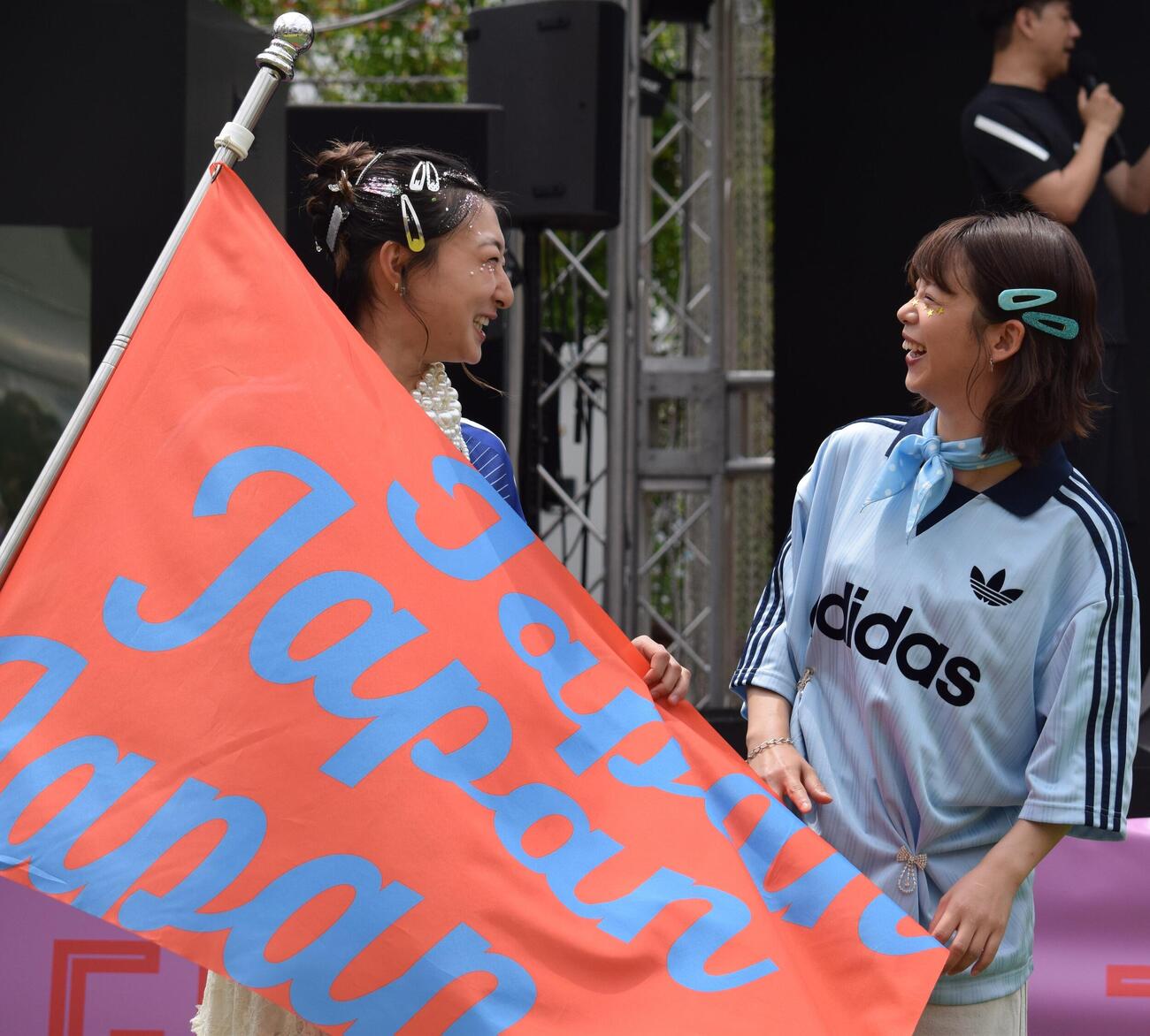 アディダスのイベントに参加した坂本花織さん（左）と高木菜那さん（撮影・山田遼太郎）