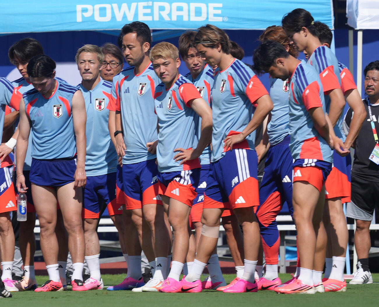 サッカー日本代表W杯北中米大会関連　練習に臨む堂安律（中央）ら（撮影・足立雅史）