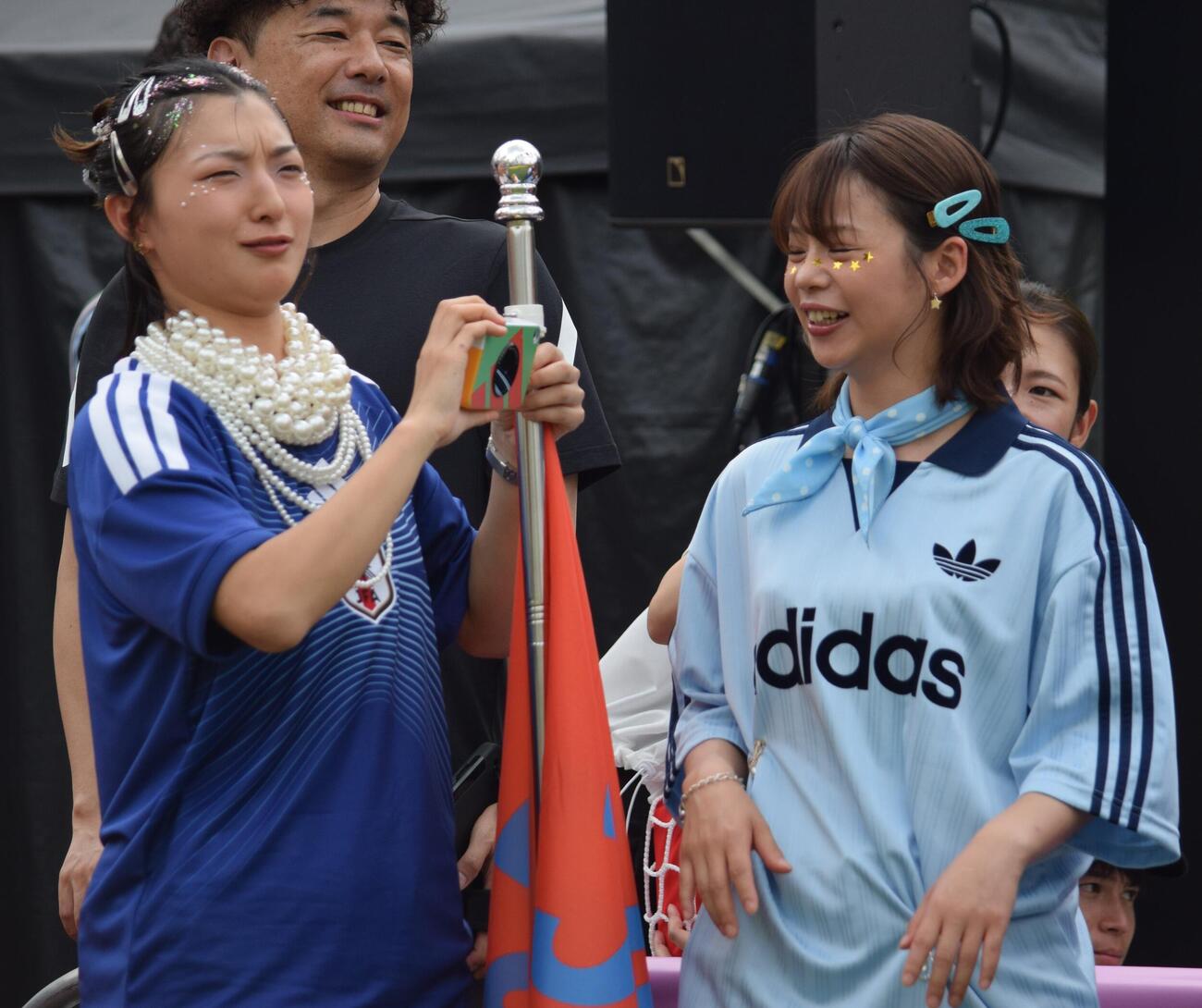 アディダスのイベントに参加した坂本花織さん（左）と高木菜那さん（撮影・山田遼太郎）