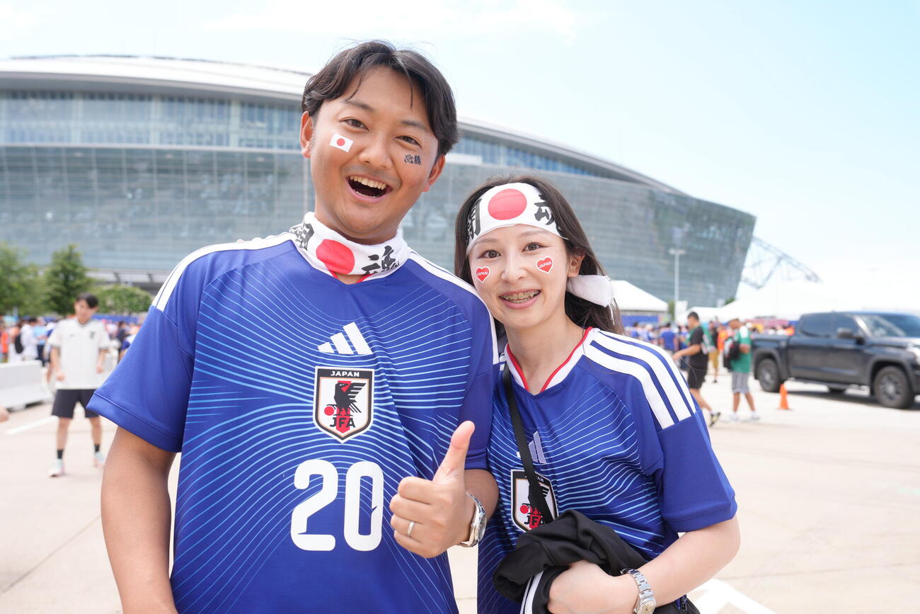 日本対オランダ　試合を前に盛り上がるサポーター（撮影・足立雅史）