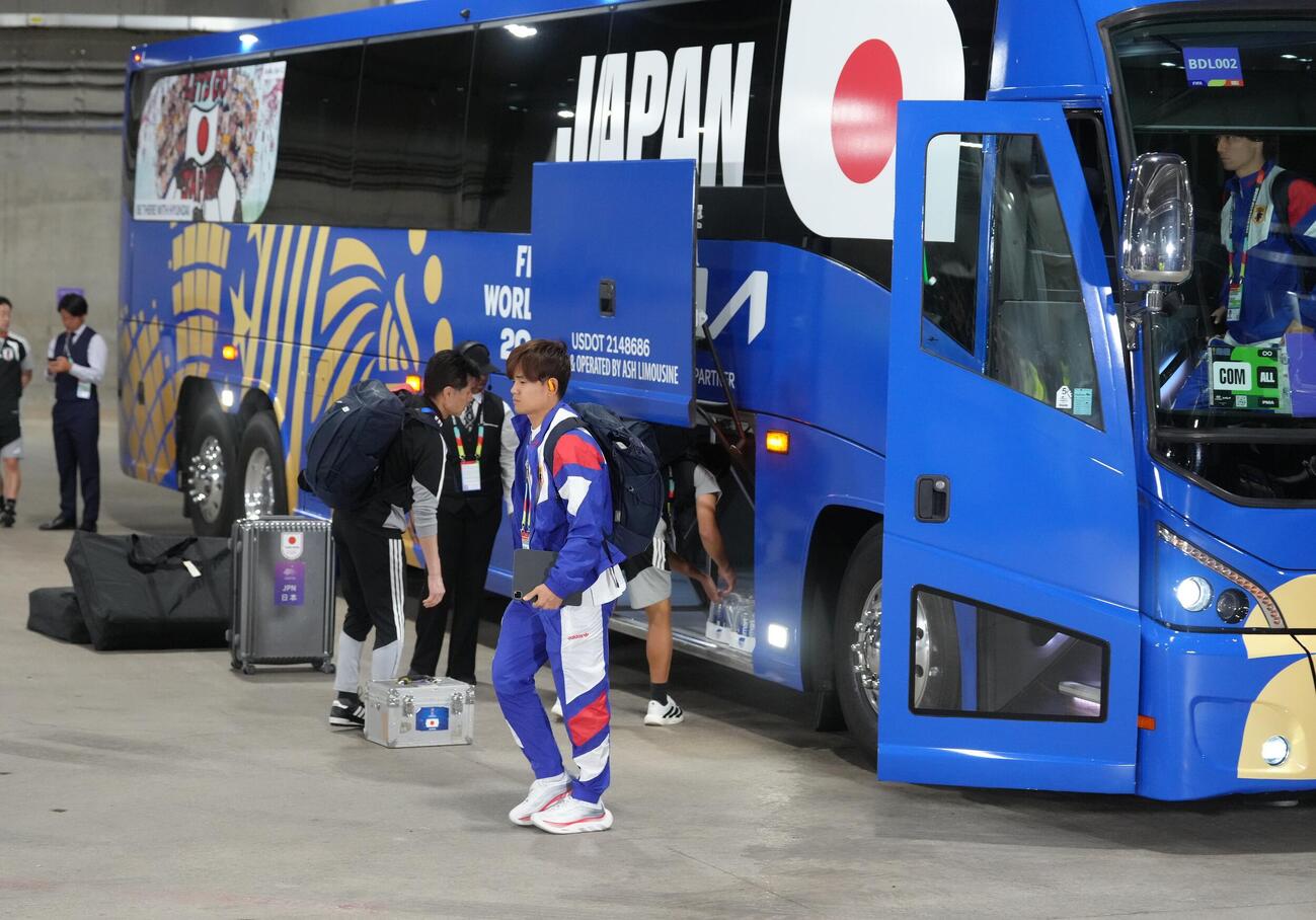日本対オランダ　スタジアムに到着した久保建英（撮影・足立雅史）