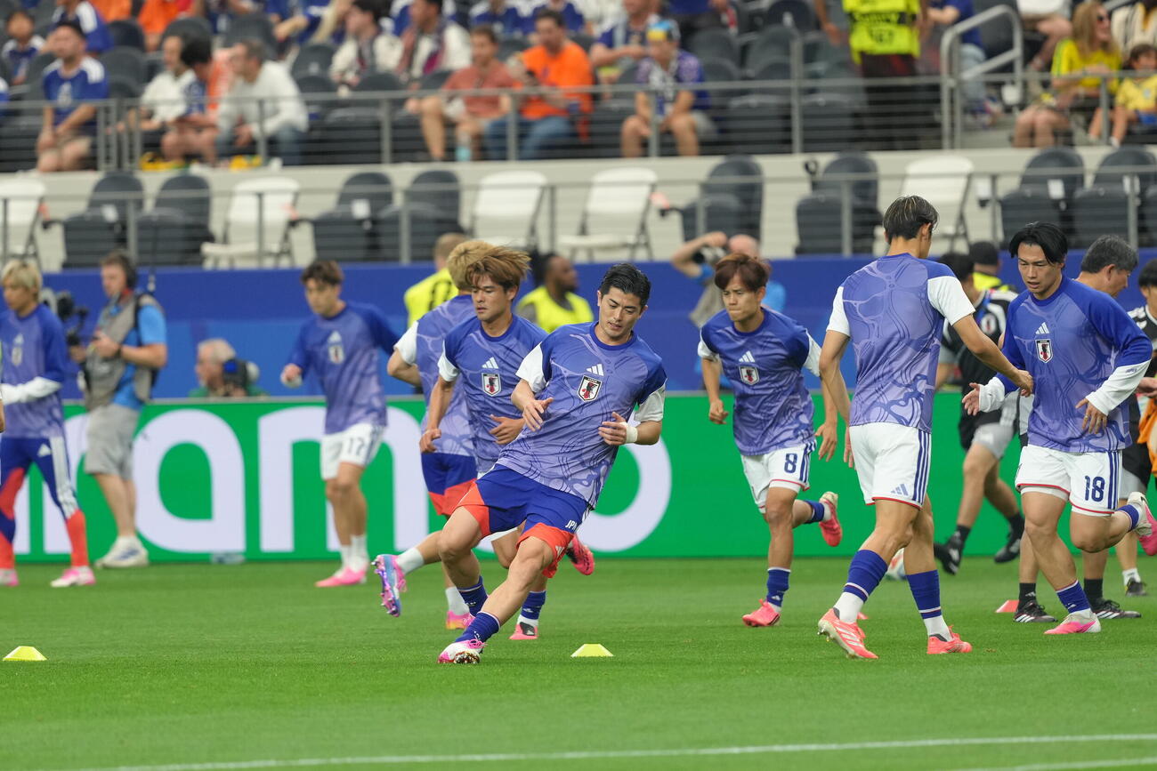 W杯北中米大会　1次リーグ　第1戦　日本対オランダ　試合前練習を行う谷口彰悟（中央）ら（撮影・足立雅史）