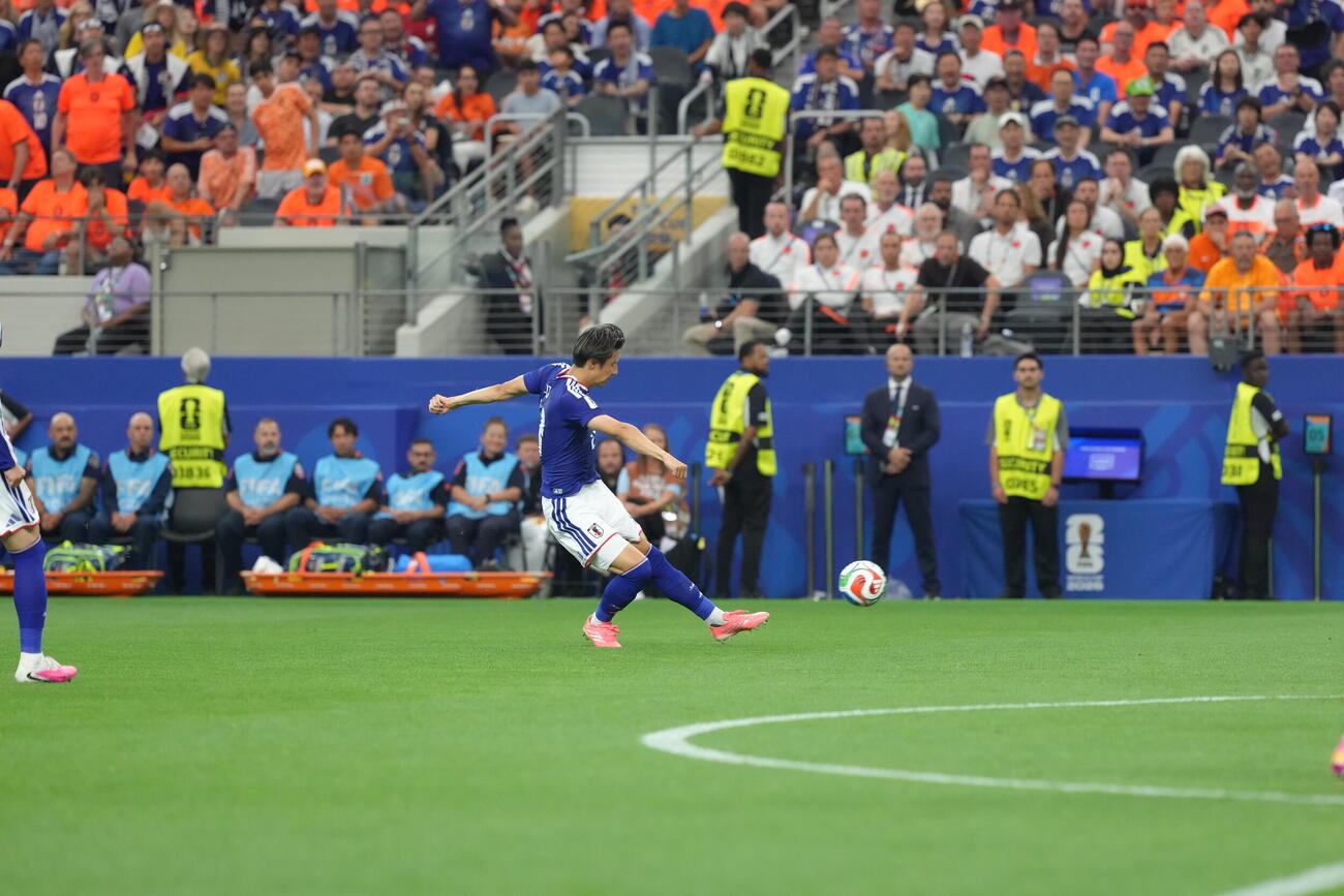 W杯北中米大会　1次リーグ　第1戦　日本対オランダ　前半、シュートを放つ伊藤洋輝（撮影・足立雅史）
