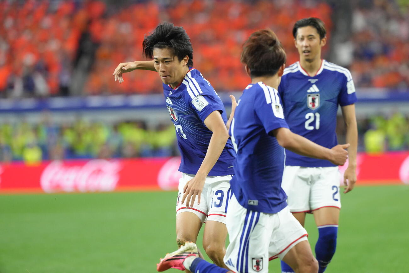 W杯北中米大会　1次リーグ　第1戦　日本対オランダ　後半、ゴールを決め喜ぶ中村敬斗（左）（撮影・足立雅史）