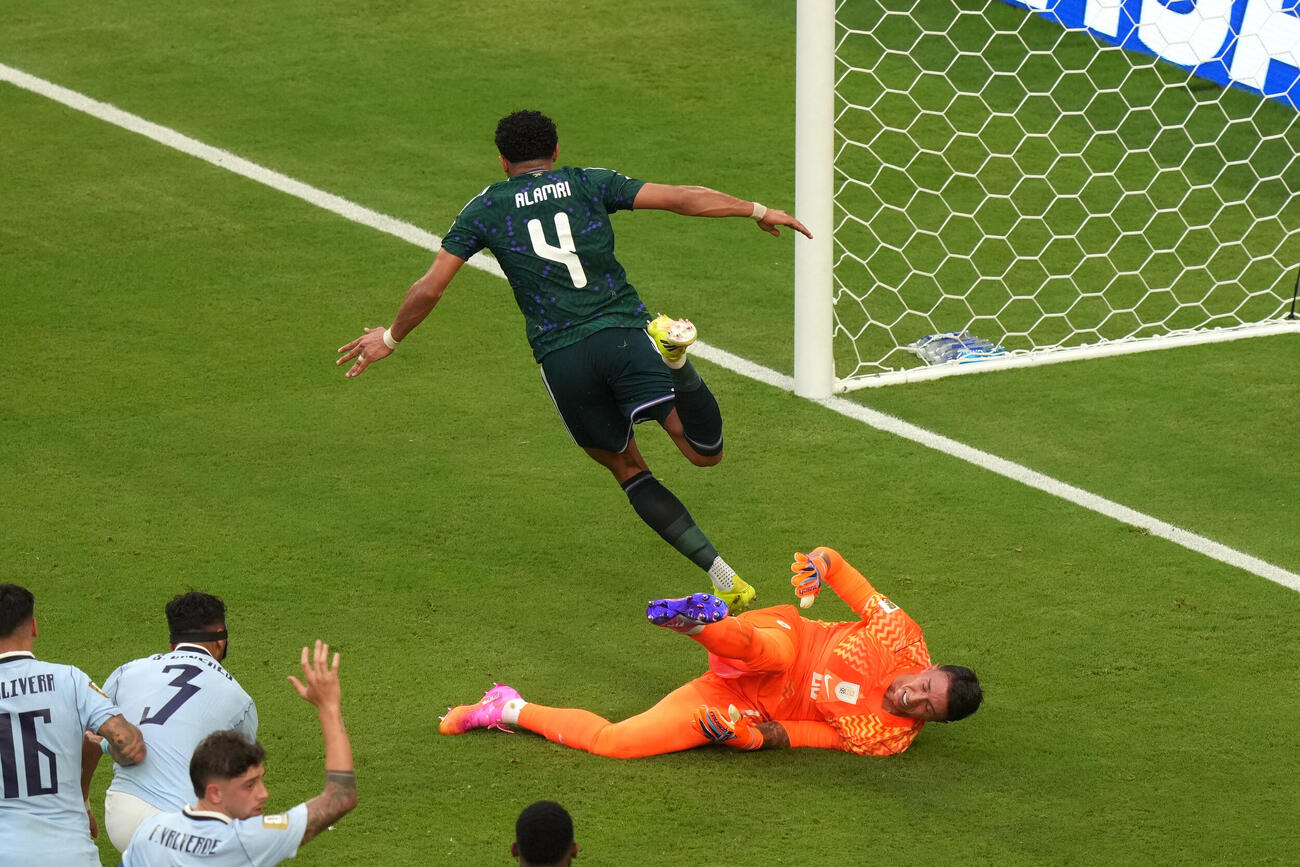 先制点をあげるサウジアラビア代表アムリ（AP）