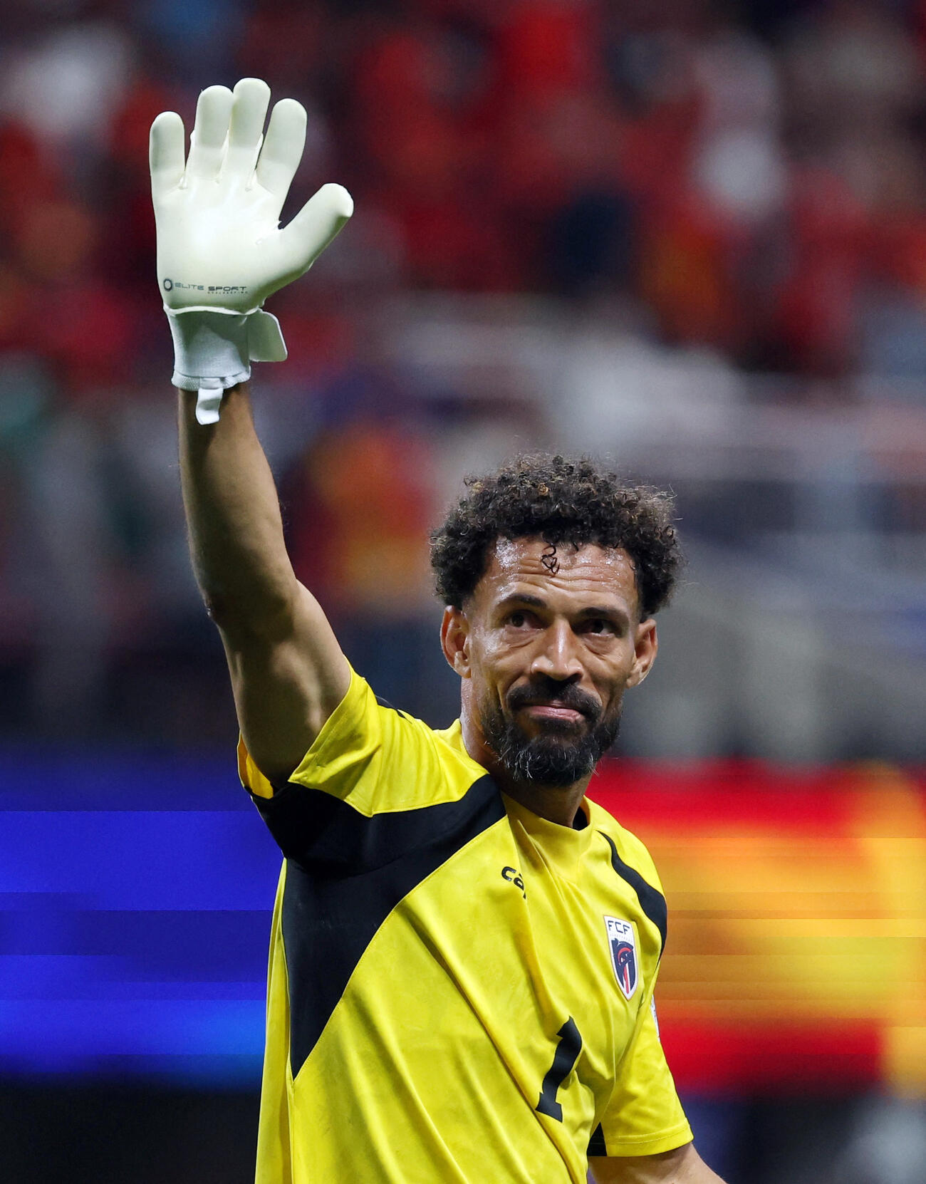 試合後喜ぶカボベルデのGKボジニャ（ロイター）
