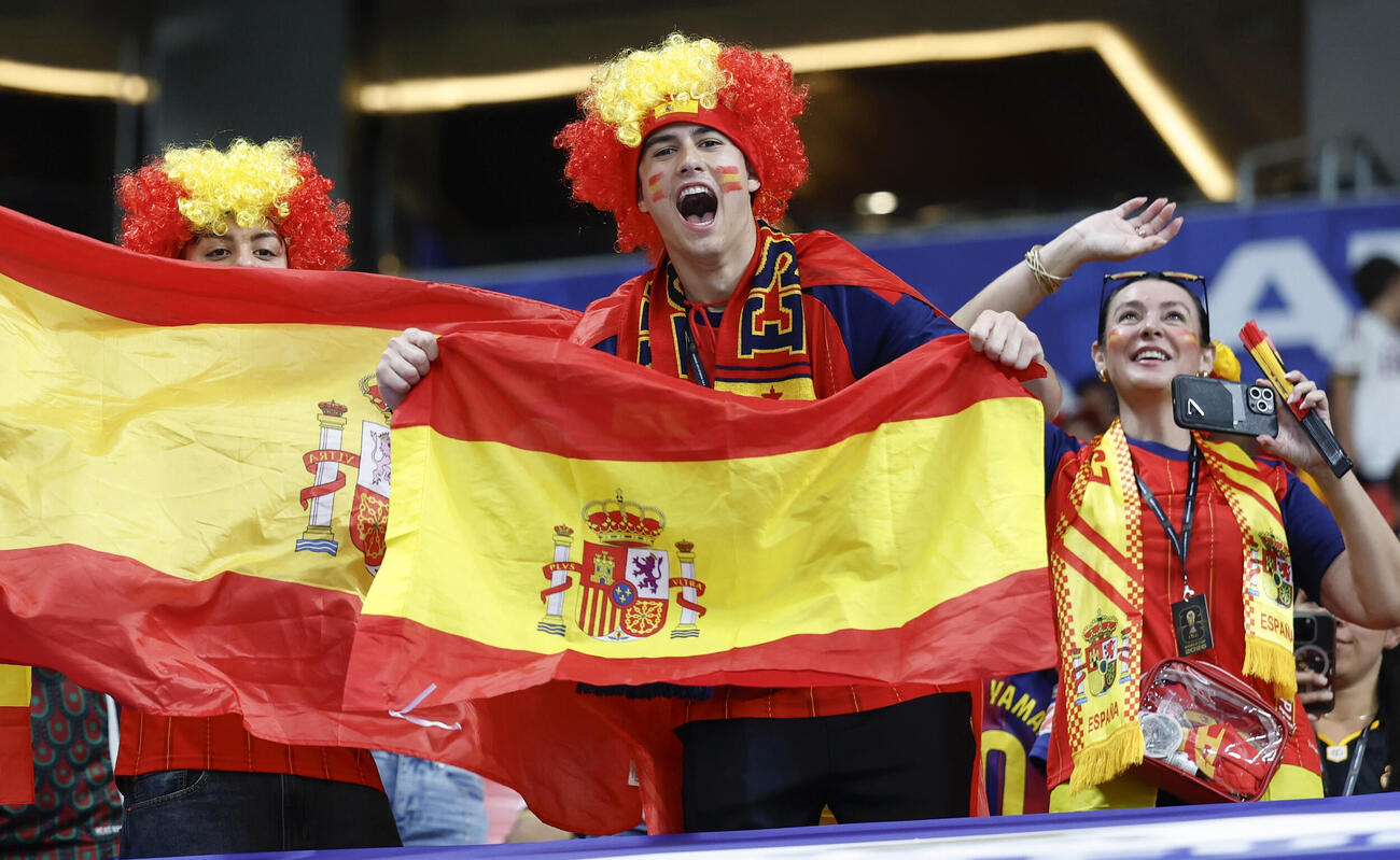 カボベルデ戦で盛り上がるスペインサポーター＝アトランタ（共同）