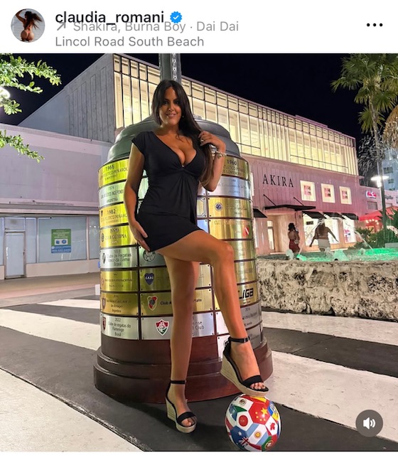 米国入りし、W杯を満喫しているとSNSで報告した「世界でもっともセクシーな審判」クラウディア・ロマーニ（ロマーニ公式インスタグラムから）