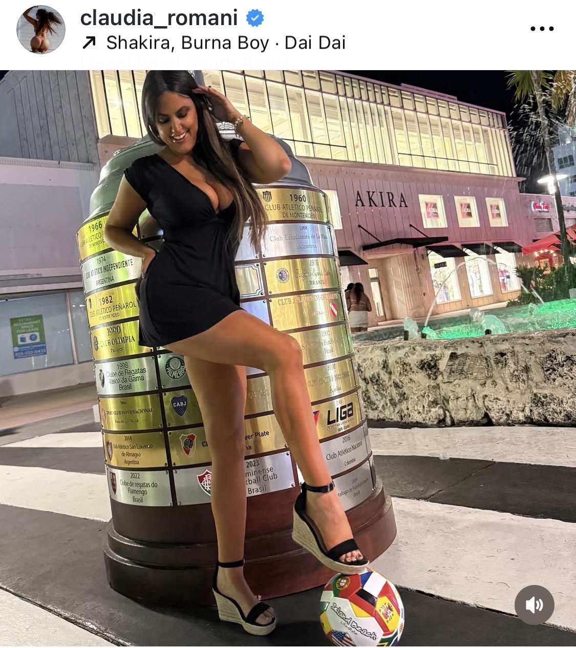 米国入りし、W杯を満喫しているとSNSで報告した「世界でもっともセクシーな審判」クラウディア・ロマーニ（ロマーニ公式インスタグラムから）
