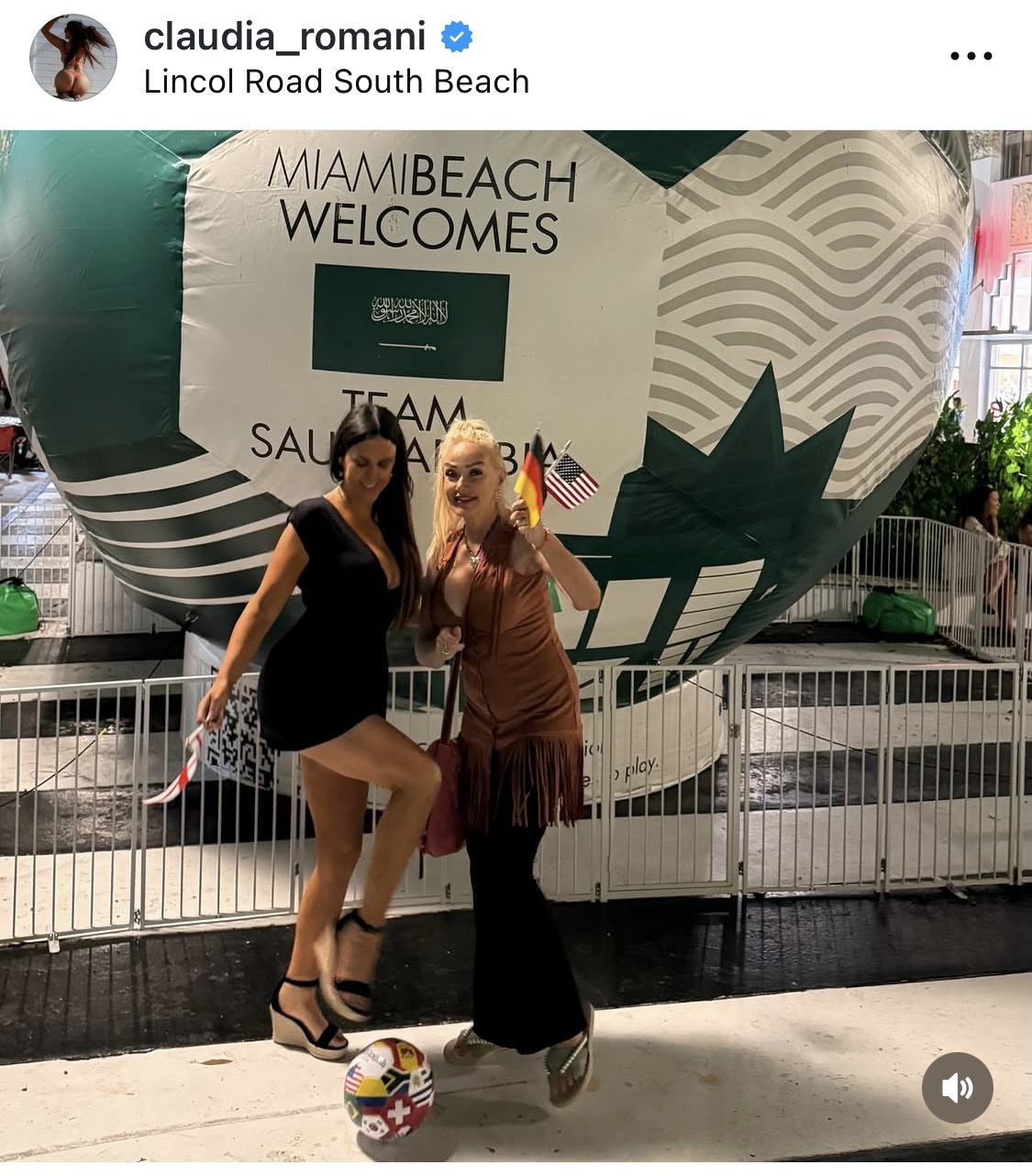 米国入りし、W杯を満喫しているとSNSで報告した「世界でもっともセクシーな審判」クラウディア・ロマーニ（ロマーニ公式インスタグラムから）