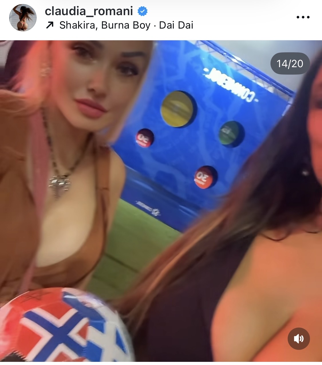 米国入りし、W杯を満喫しているとSNSで報告した「世界でもっともセクシーな審判」クラウディア・ロマーニ（ロマーニ公式インスタグラムから）