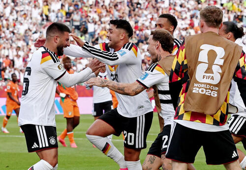 超希少！サッカーワールドカップでドイツ・スペインに勝利したスタジアム思い出の品２ スコア速報中】ドイツ鮮やか逆転勝利 オランダ5発快勝、ガクポ2
