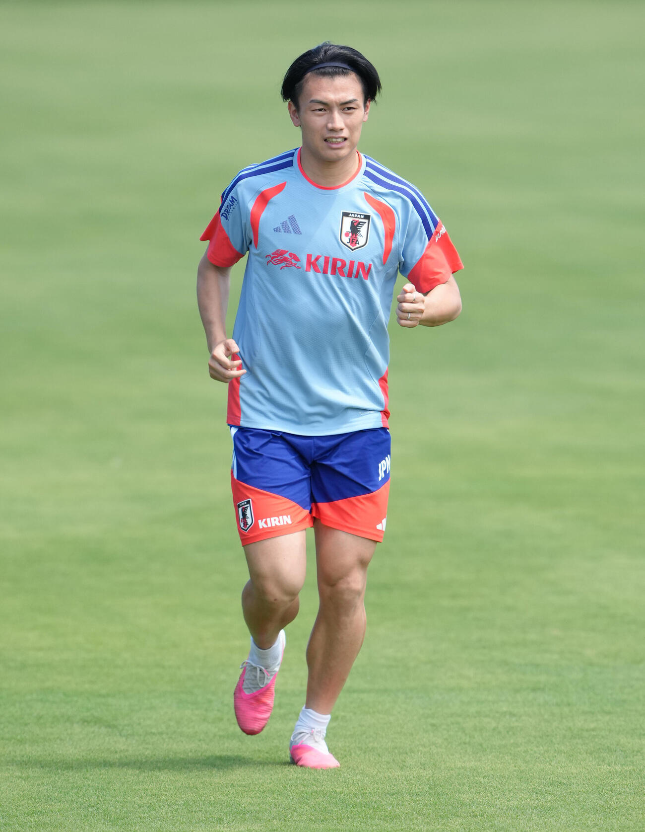 別メニューで調整する上田綺世（撮影・足立雅史）