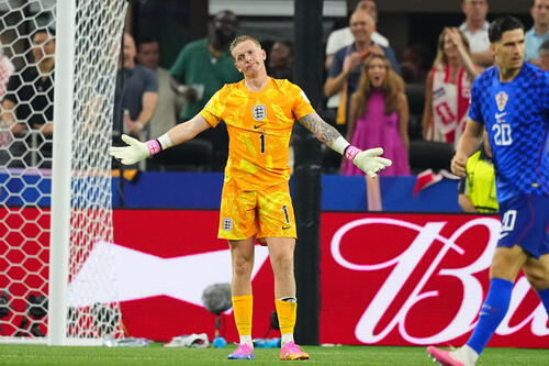 イングランド監督が試合中にGKと激しい口論「私の言う通りにしろ
