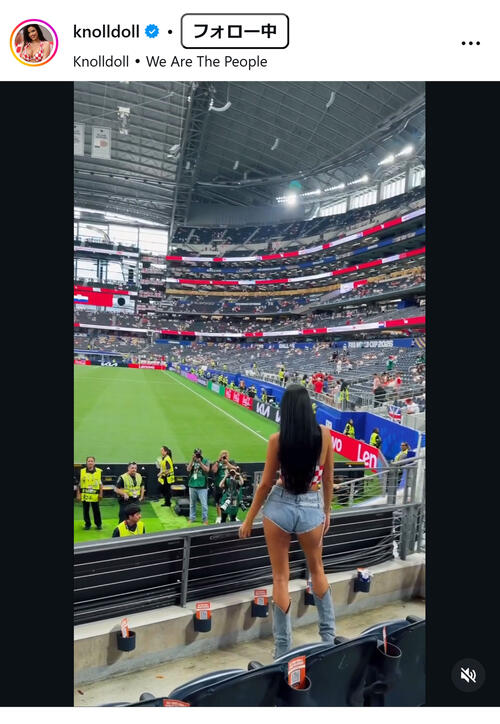 W杯で最もセクシーなファン」際どい衣装でクロアチアを応援 - ワールド
