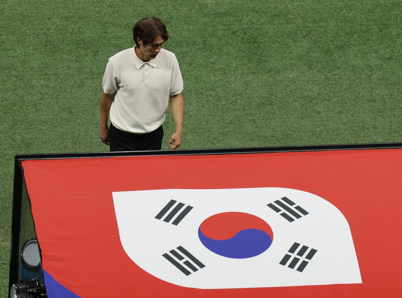 メキシコ対韓国　試合中の韓国・洪明甫監督（ロイター）