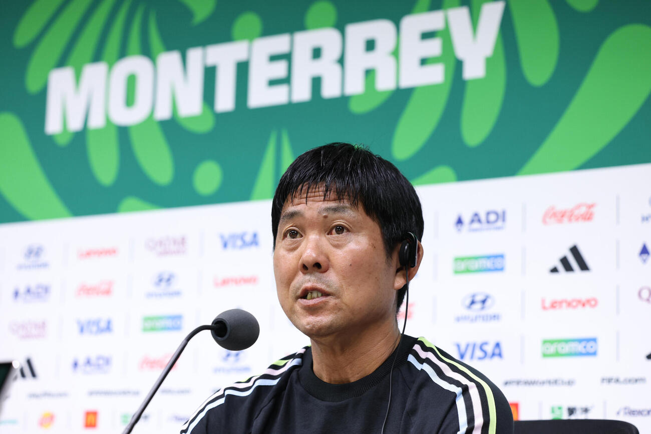 公式会見に臨む森保一監督