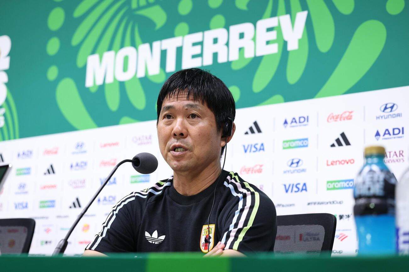 公式会見に臨む森保一監督