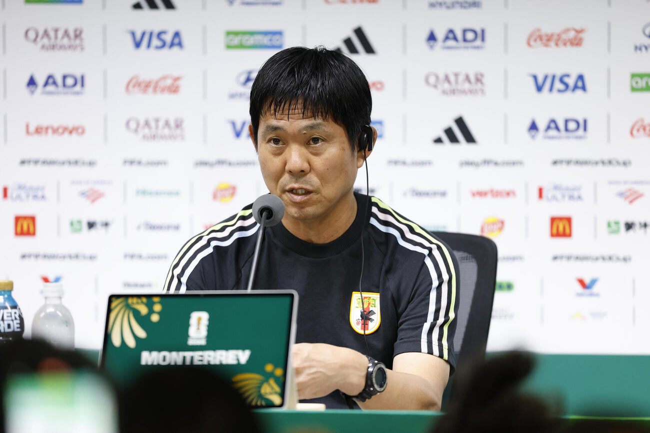 公式会見に臨む森保一監督