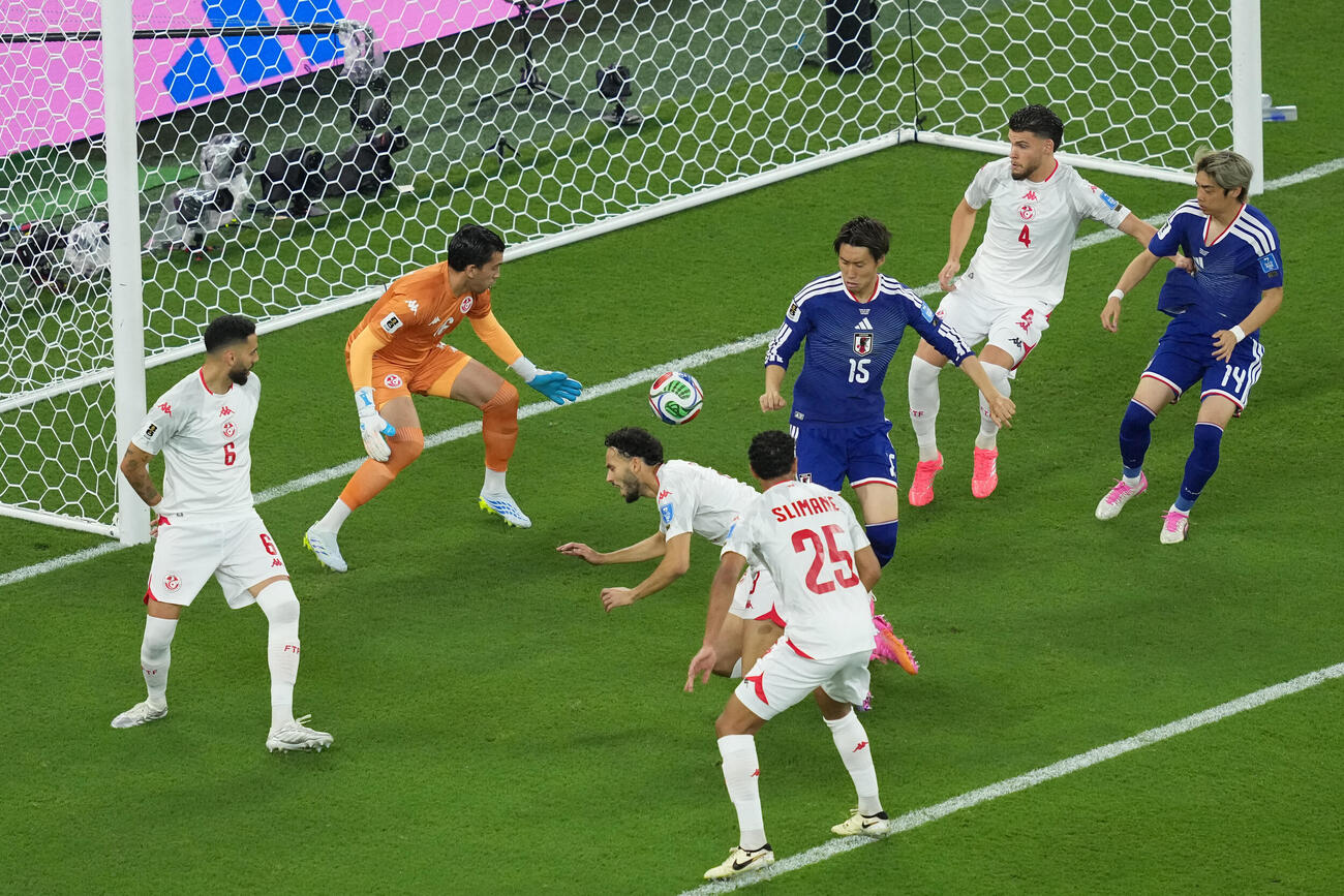 前半４分、日本の先制シーン（AP）