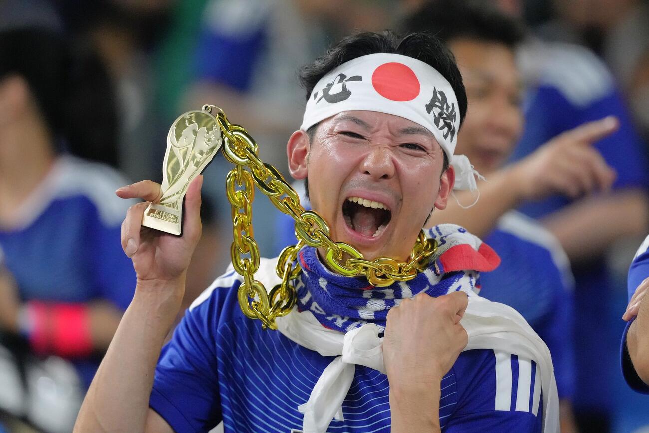 日本対チュニジア　試合前、盛り上がるサポーター（撮影・足立雅史）