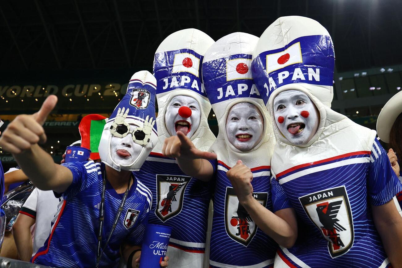 チュニジア戦の日本代表サポーター（ロイター）