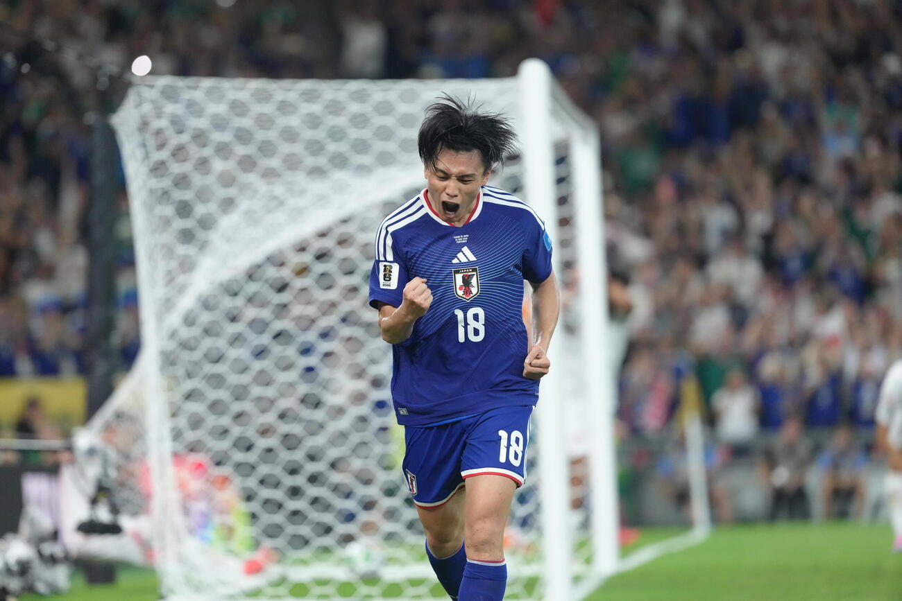 日本対チュニジア　後半、日本4得点目となるゴールを決め雄たけびを上げる上田綺世（撮影・足立雅史）