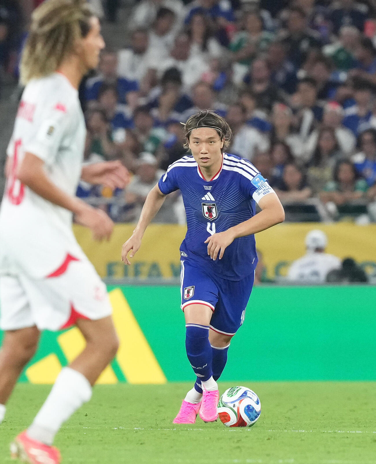 日本対チュニジア　後半、攻め上がる板倉滉（撮影・足立雅史）