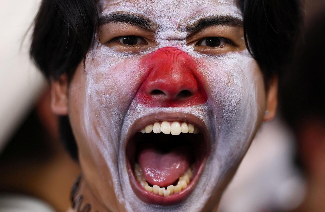 チュニジア戦の日本代表サポーター（ロイター）