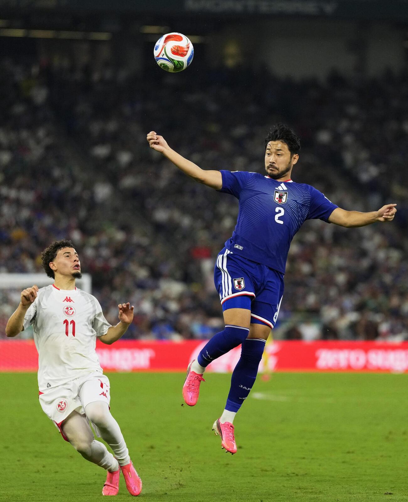 日本－チュニジア　後半、プレーする菅原（2）（共同）