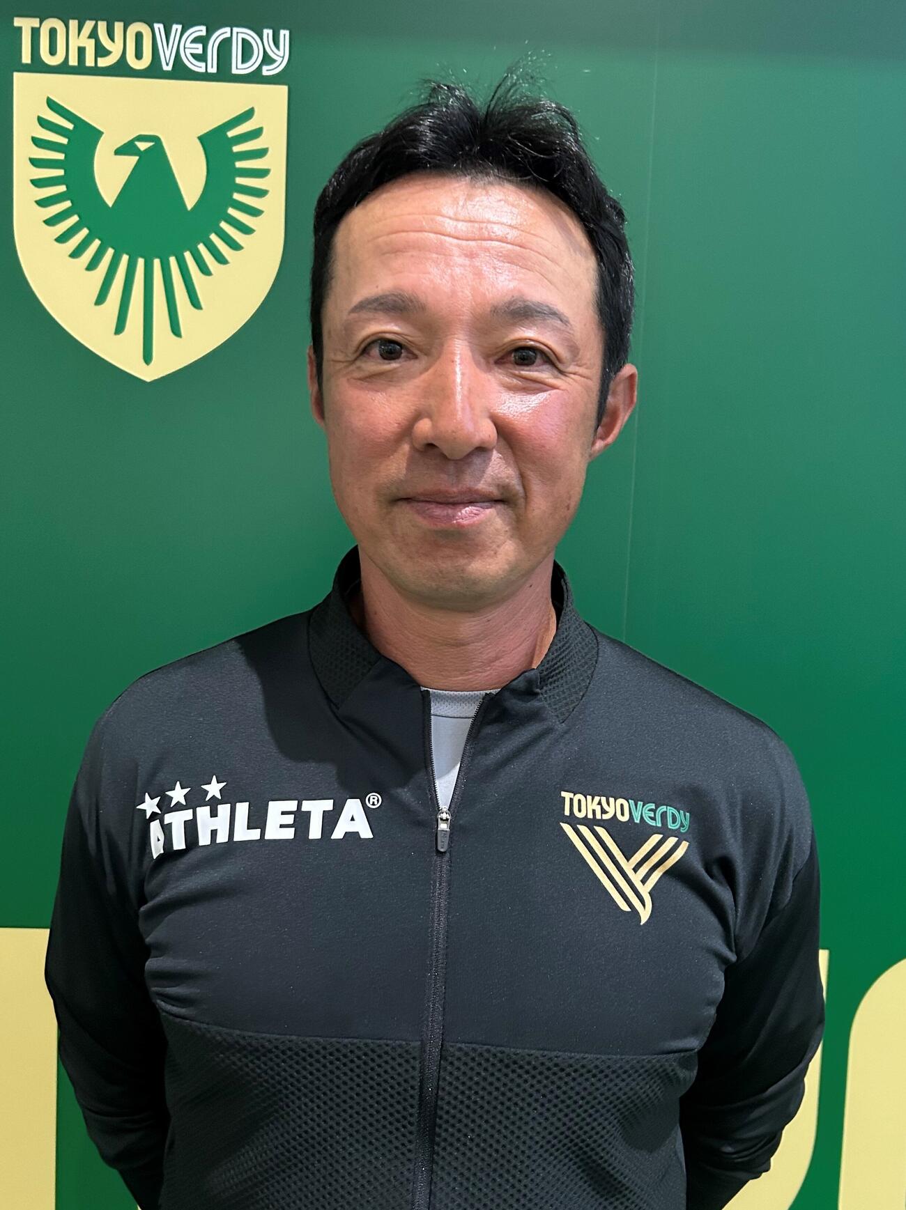 東京Vの森下仁志ヘッドコーチ（26年4月撮影）