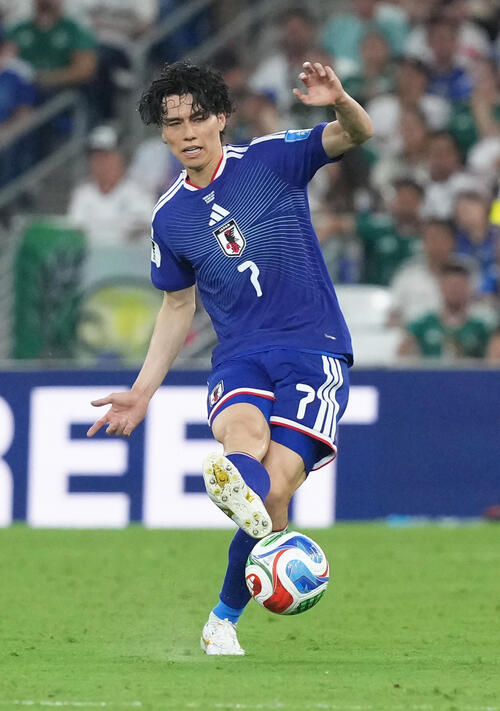 日本2戦目完勝 田中碧と佐野海舟のダブルボランチ機能 前回大会に比べ