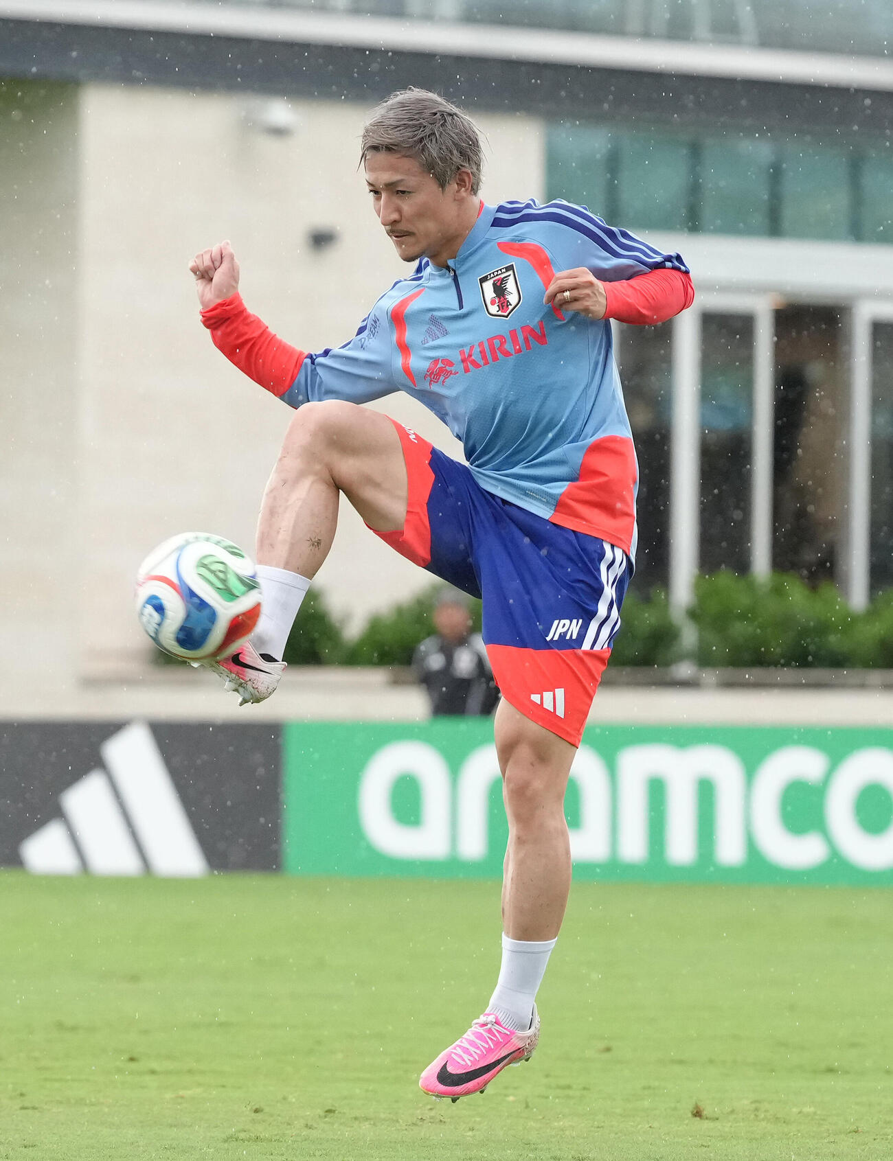 練習でトラップする前田大然（撮影・足立雅史）