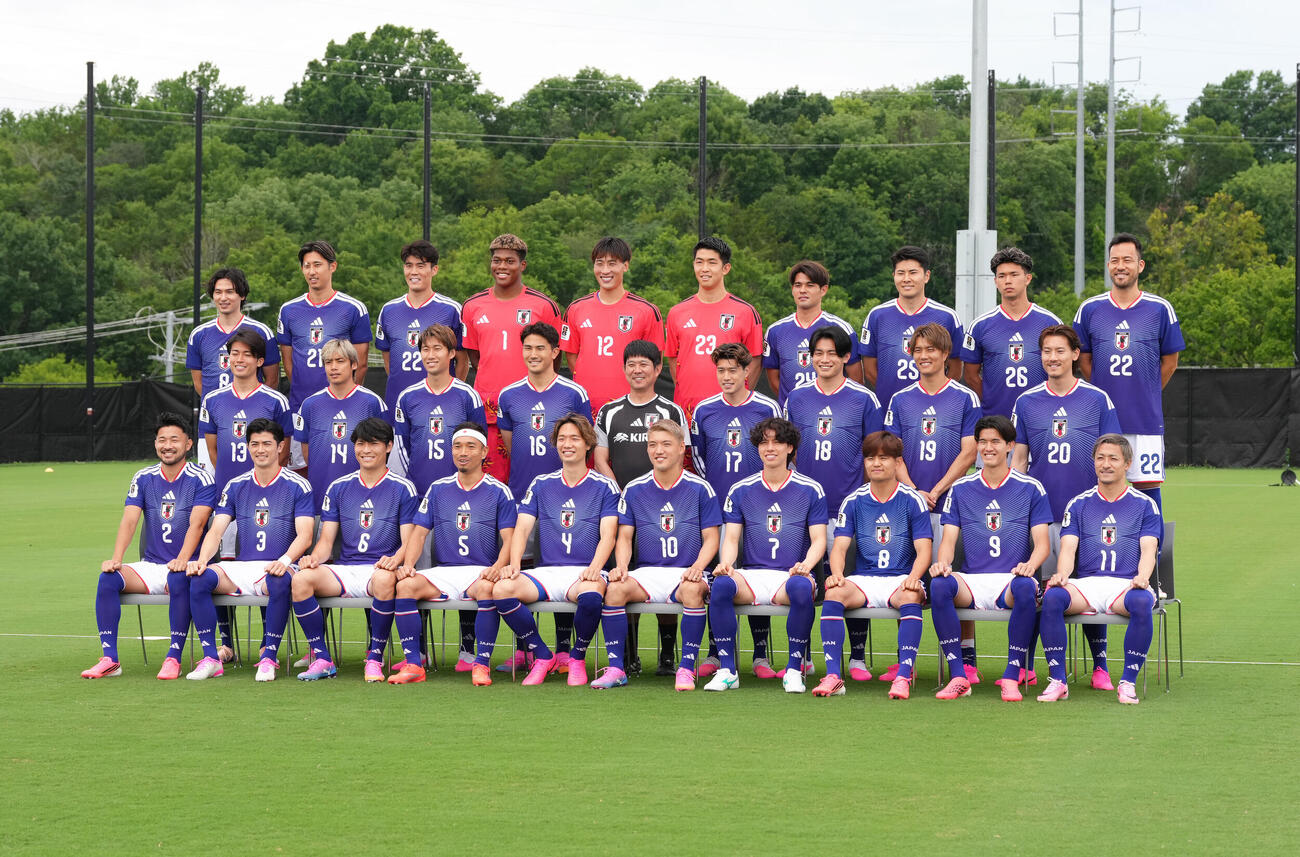 集合写真撮影に臨む日本代表（撮影・足立雅史）