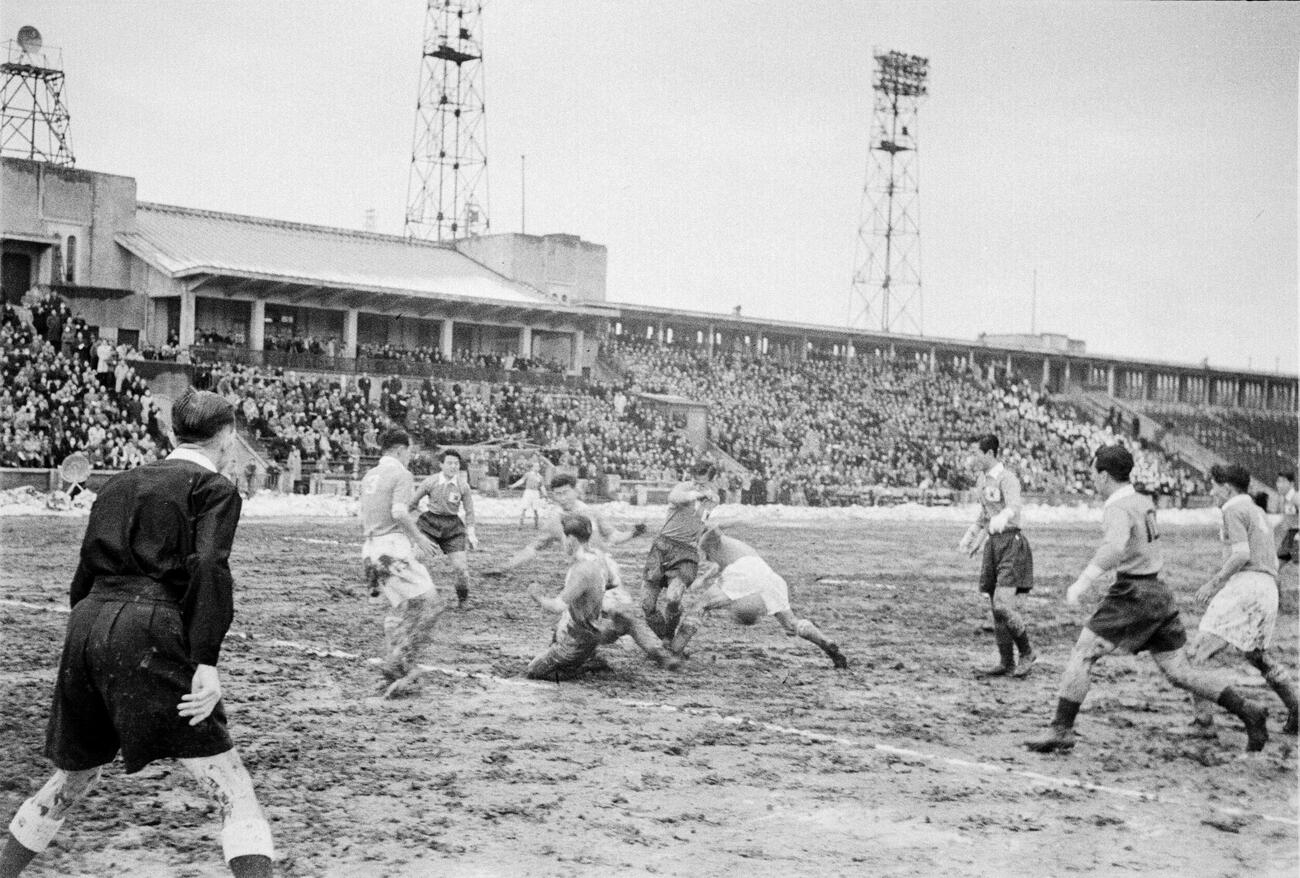 韓国がワールドカップ初出場を決めた1954年スイス大会の予選での日韓戦の様子（1954年3月撮影）