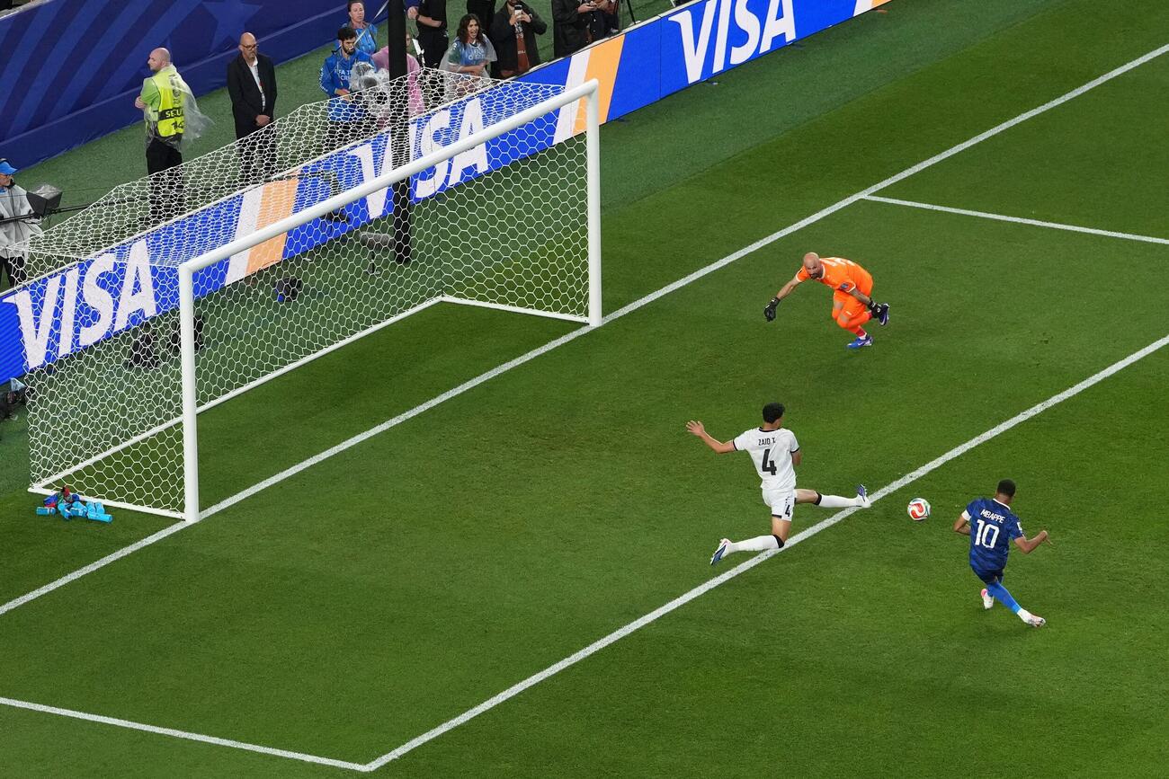 イラク戦で2点目を決めたフランス代表エムバペ（AP）