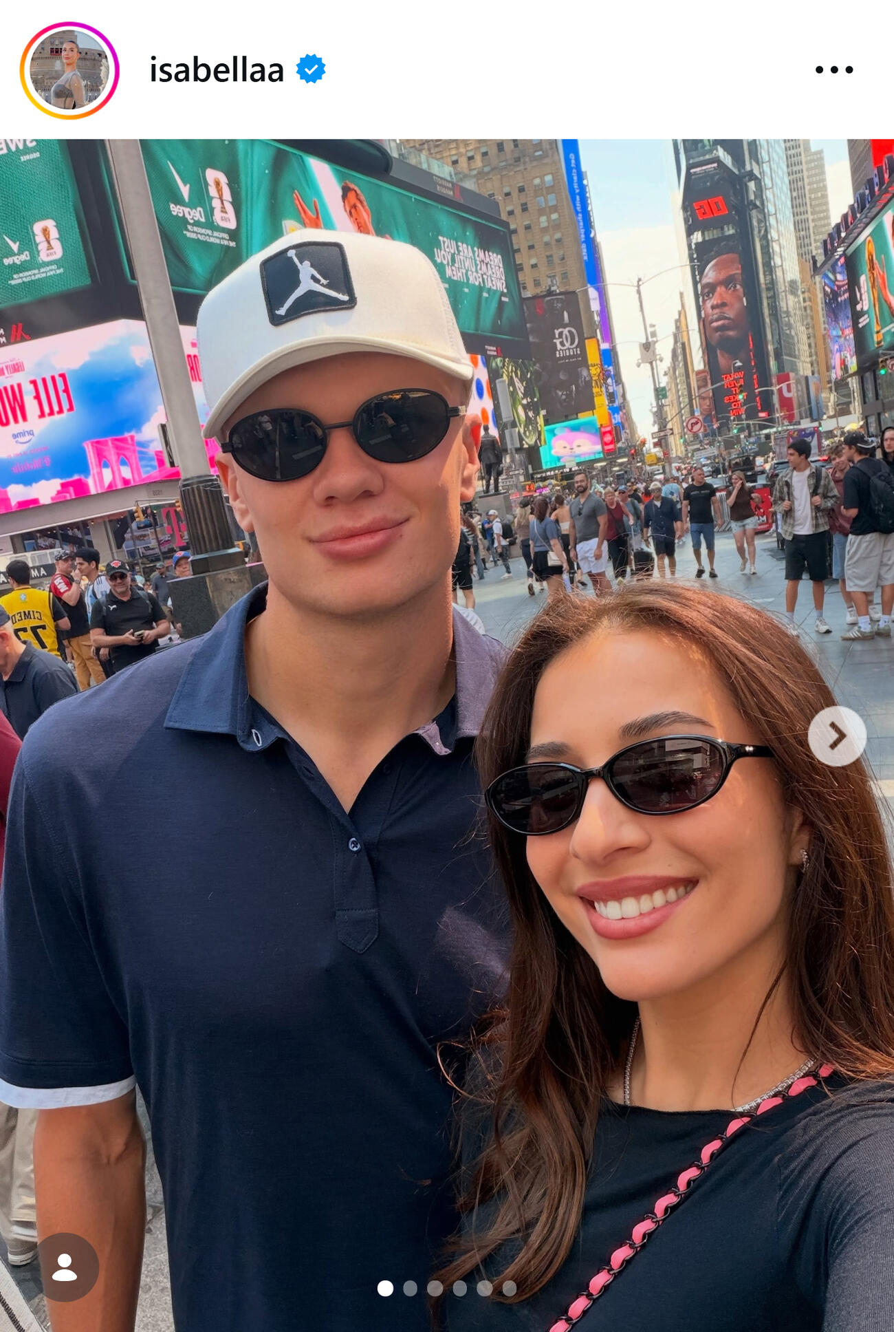恋人とニューヨークを散歩するハーランド（イザベル・ヨハンセンのインスタグラムから）