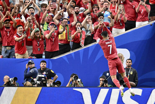 ポルトガル代表FWロナウドが前人未到のW杯6大会連続ゴール、41歳での